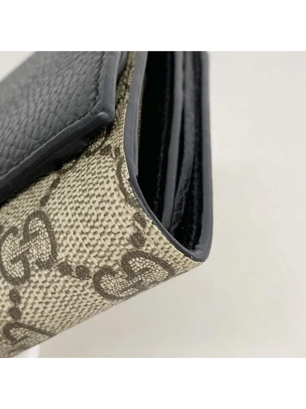 Gucci wallet gg